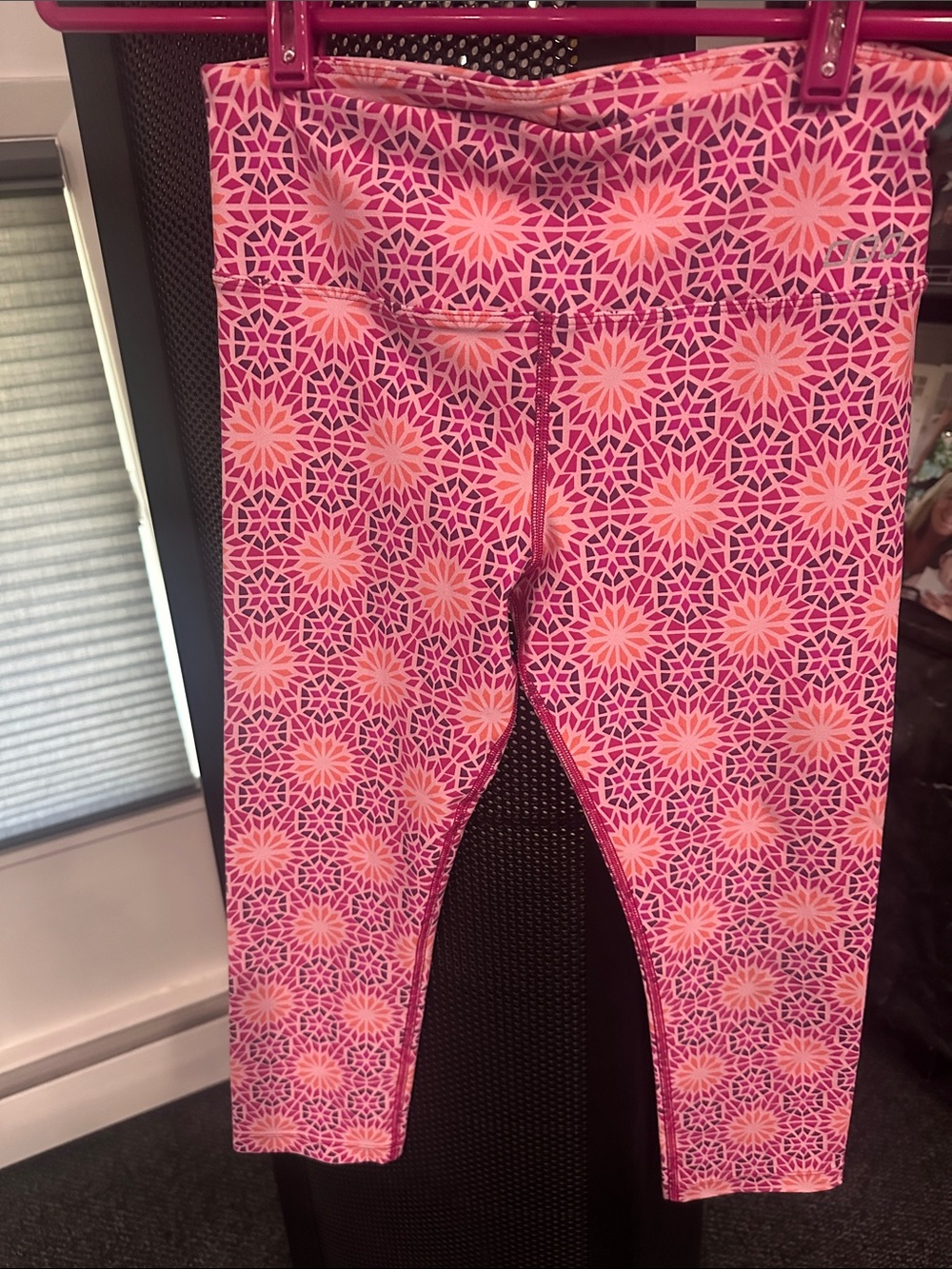 Lorna Jane Pink & Peach Geometric Capri Leggings